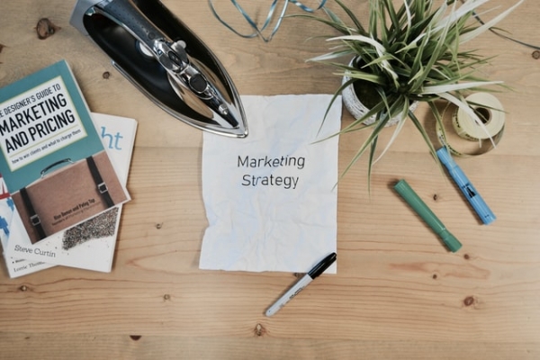 Mit dem PESO-Modell die Marketing-Strategie glattbügeln